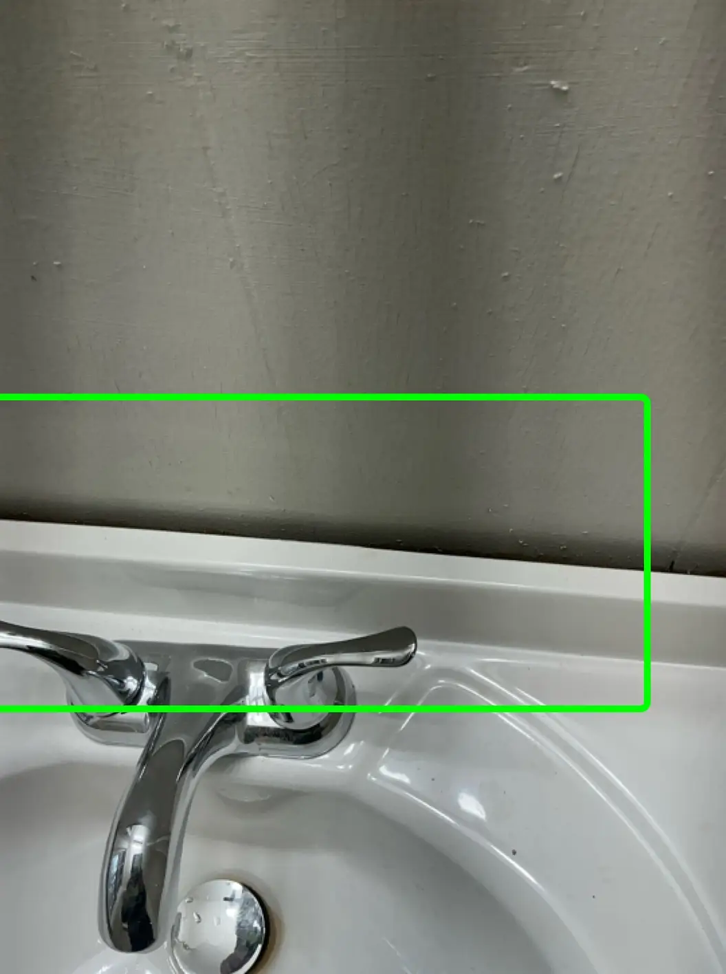 No backsplash caulk in Brecksville was found during a home inspection.